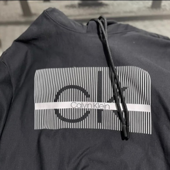 NWT Men’s Medium Calvin Klein Linear Logo Prints Drawstring Hoodie In Black - Picture 6 of 11